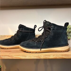 UGG Women's Lakesider Heritage Mid Boot in black suede.